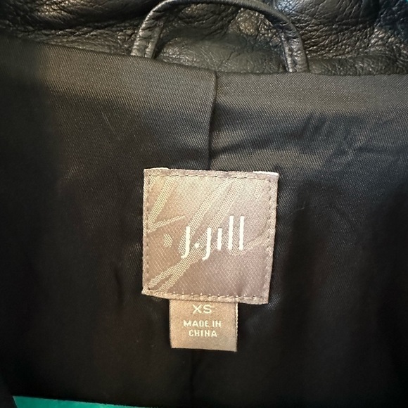 J. Jill leather black jacket zippered slight peplum size XS great condition - Picture 5 of 10